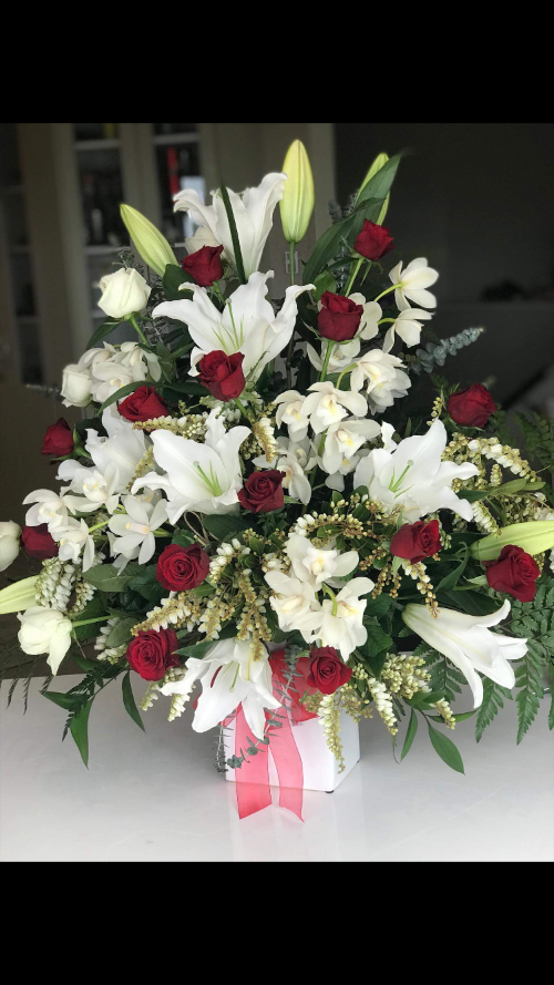 White glamorous arrangement